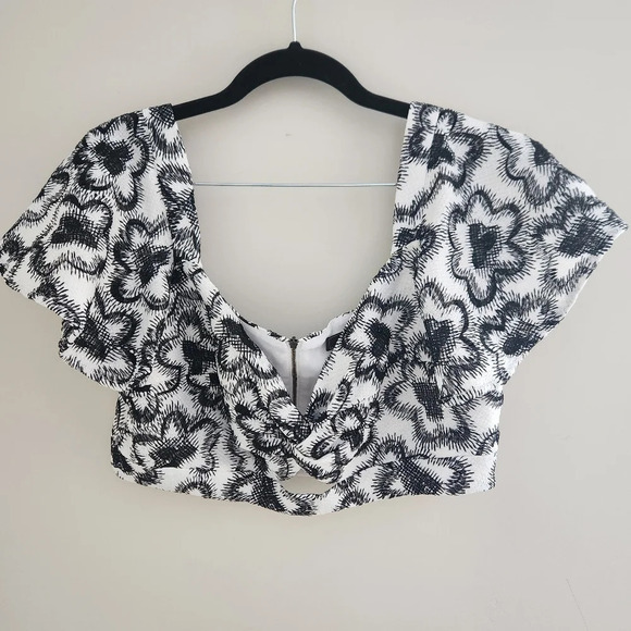 NWOT BCBGMaxAzria | Floral Embroidered Crop Top - Size L - Picture 3 of 11